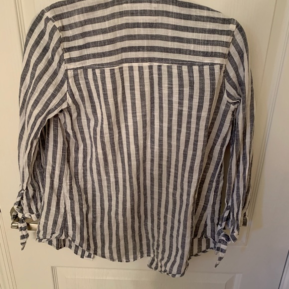 Abercrombie and Fitch button down size medium - Picture 3 of 3